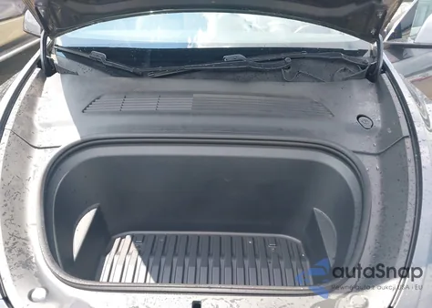 2021 Tesla Model Y Long Range Dual Motor All-Wheel Drive z USA, uszkodzony, nr VIN 5YJYGDEE1MF066039